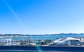 オーシャンビュー 加美屋リゾート 江ノ島,江ノ島の島内,仲見世通りから3分,海と日の出を臨む貸切の和モダン別荘